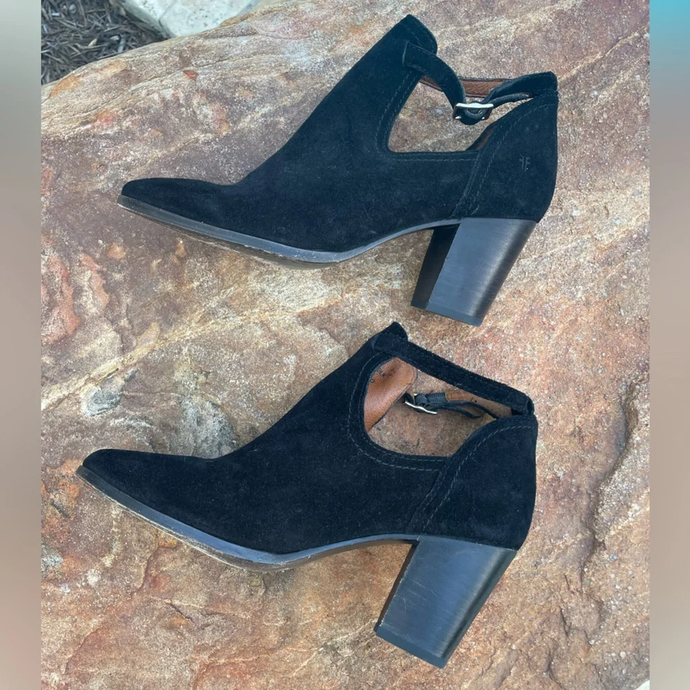 Frye “Meghan” Black Suede Ankle Boot Cutout Shootie Size 8.5